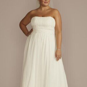 LAST CHANCE! Gorgeous Plus-Size A-Line Bridal Gown